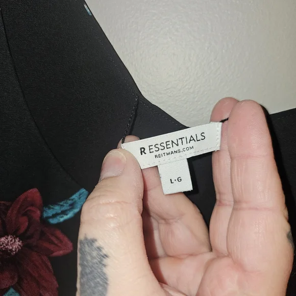 3/20.00. Floral Tank - Picture 2 of 3